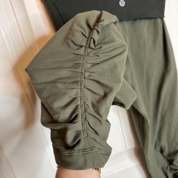 Lululemon Crop Leggings/Joggers - Picture 3 of 8
